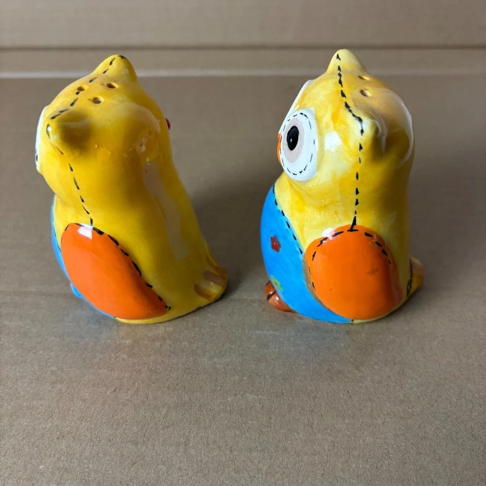 Emerald Isle Ceramic Owl Salt‎ and Pepper Shaker Set Yellow Blue Flower Design